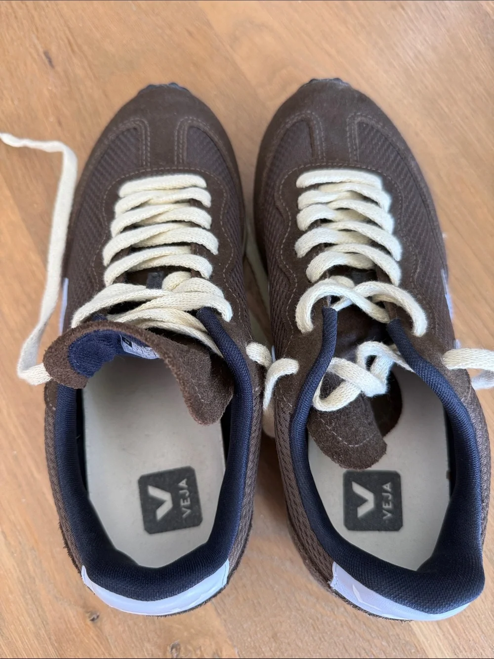 Veja women’s Brown Sneakers with Cream Laces - Picture 2 of 4